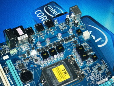 酷睿i5獨(dú)顯絕配 技嘉H55M-S2主板599元